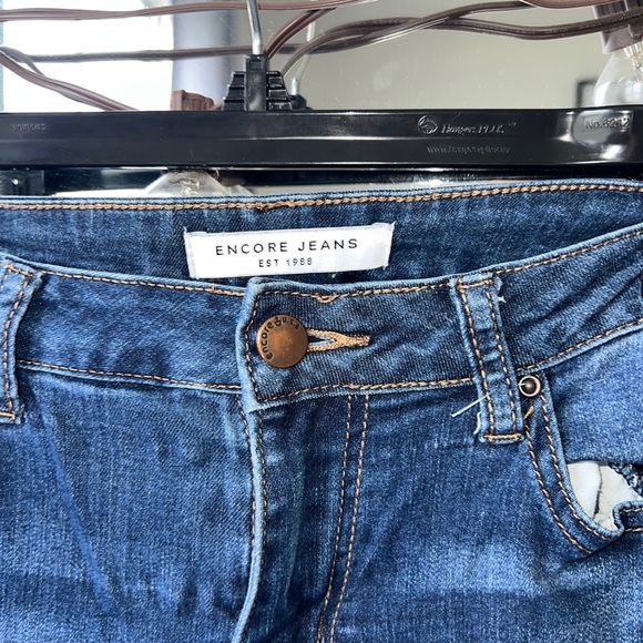 Encore Distressed Jeans - Women's size 5 - Blue, Skinny, Straight - Picture 3 of 5